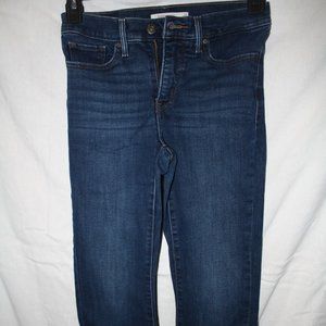 Levi's Sz 27 "Slimming Skinny" Jeans